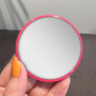 むぎゅっとコトノちゃんが見てるミラー