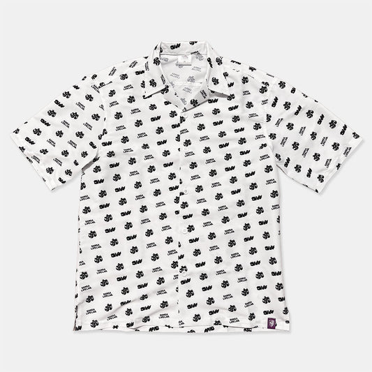 京鳳凰さんがシャツ