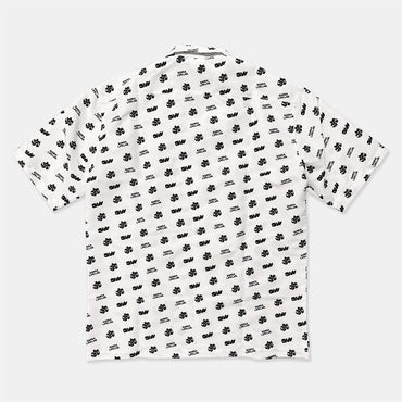 京鳳凰さんがシャツ