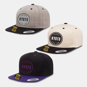 オリジナルシール付きエンブロイダリーフラットキャップ