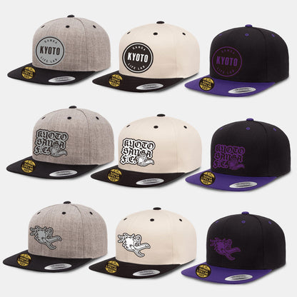 オリジナルシール付きエンブロイダリーフラットキャップ