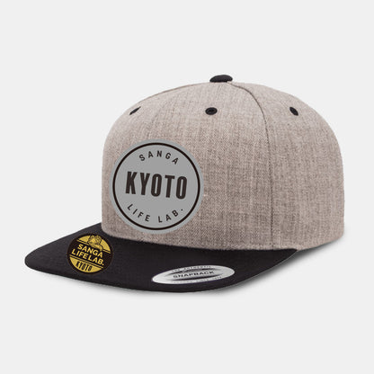 オリジナルシール付きエンブロイダリーフラットキャップ